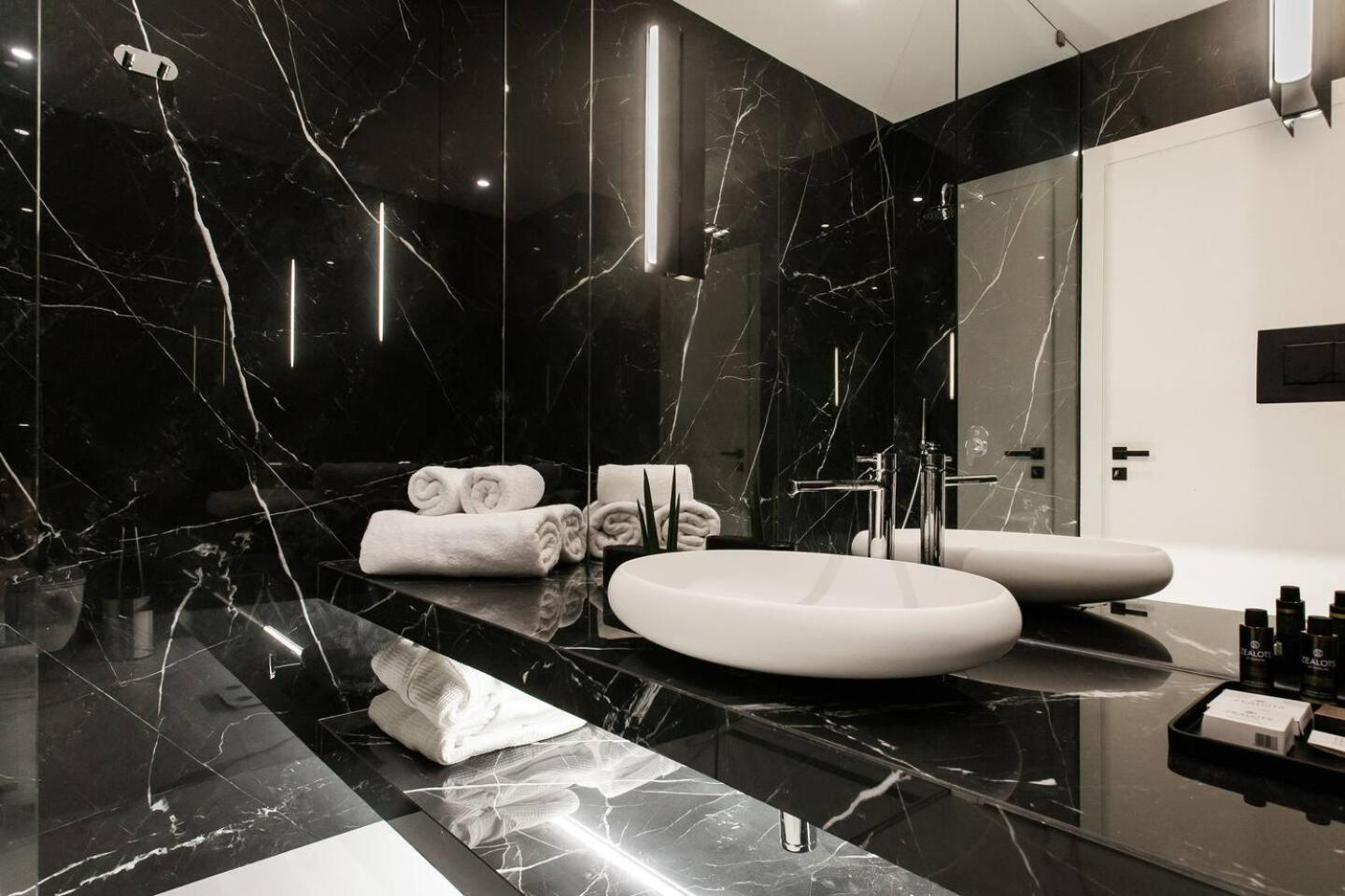2 Sidebyside Suites In Athens Riviera By The Olon Экстерьер фото
